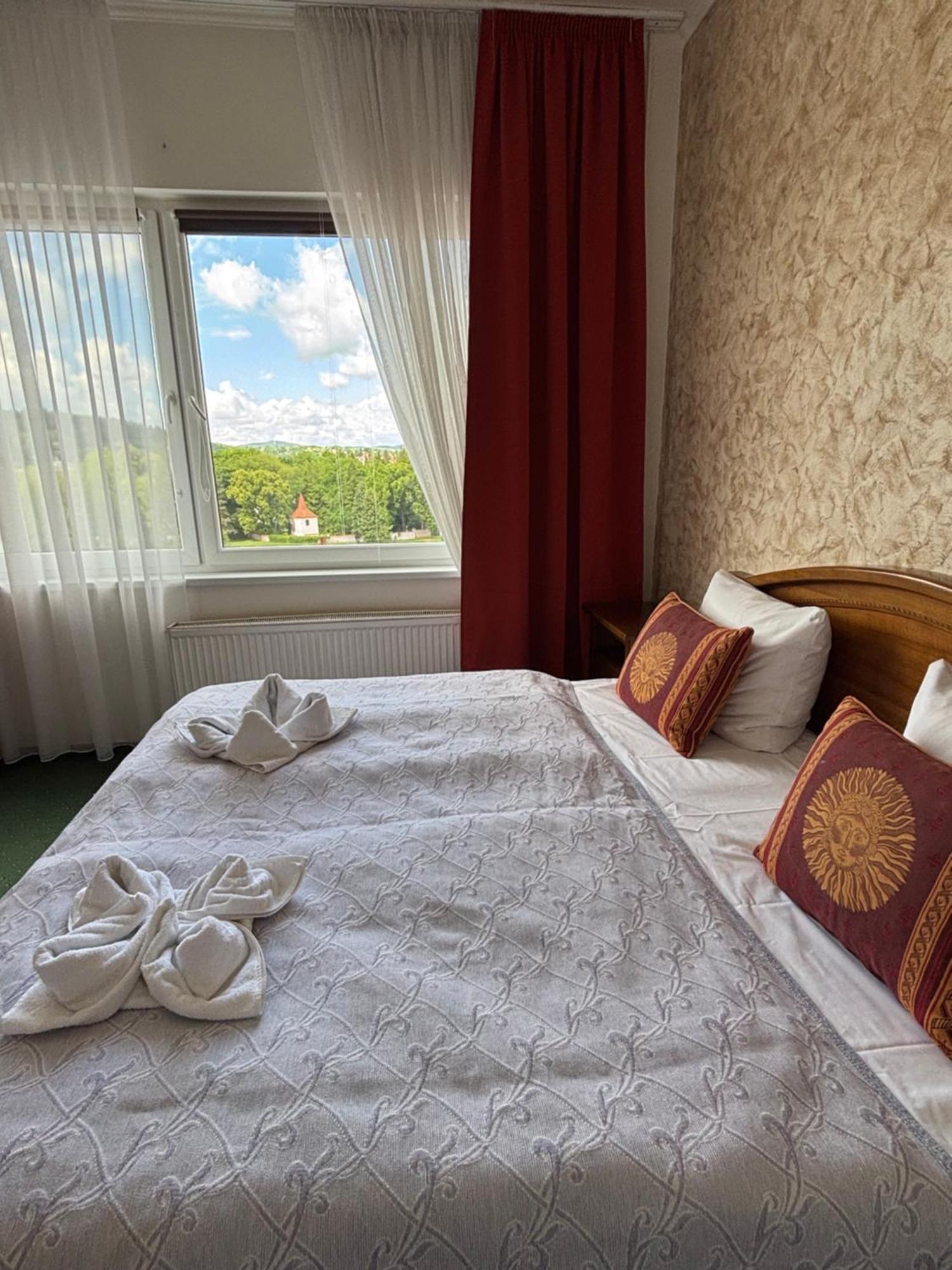 Hotel Bila Ruze Písek Extérieur photo