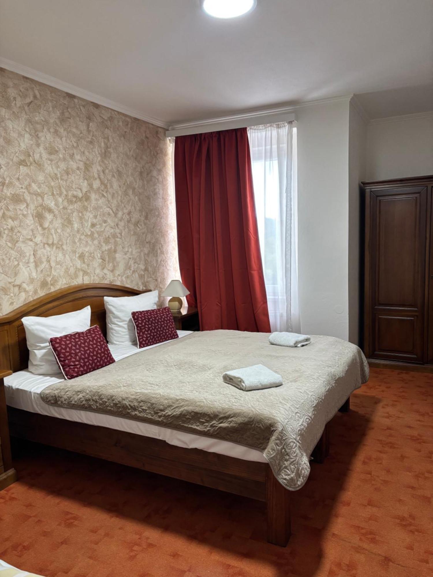 Hotel Bila Ruze Písek Extérieur photo