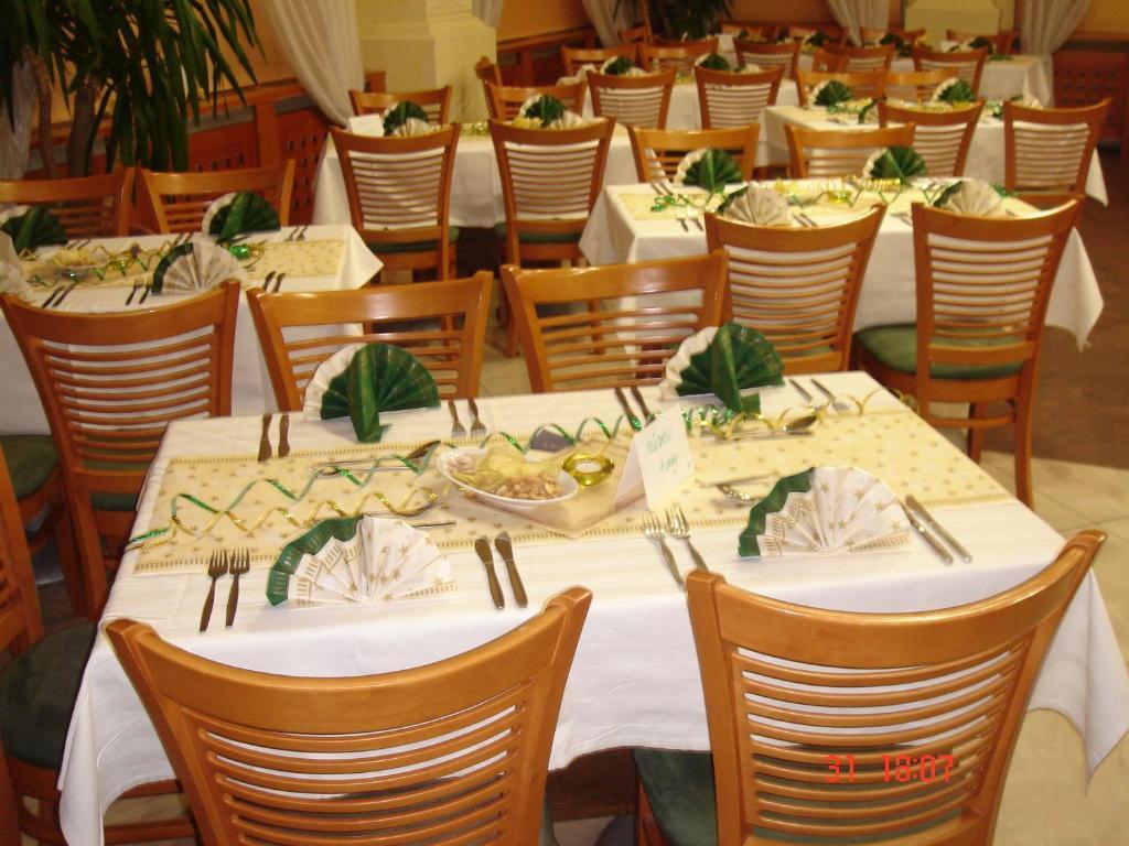 Hotel Bila Ruze Písek Extérieur photo