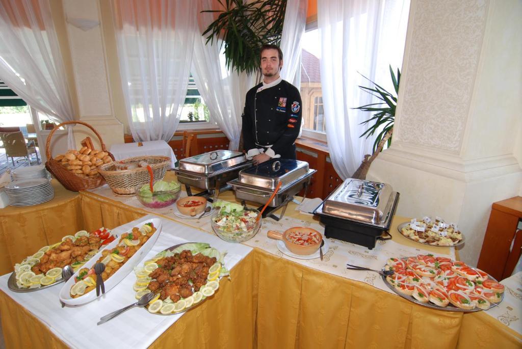 Hotel Bila Ruze Písek Extérieur photo