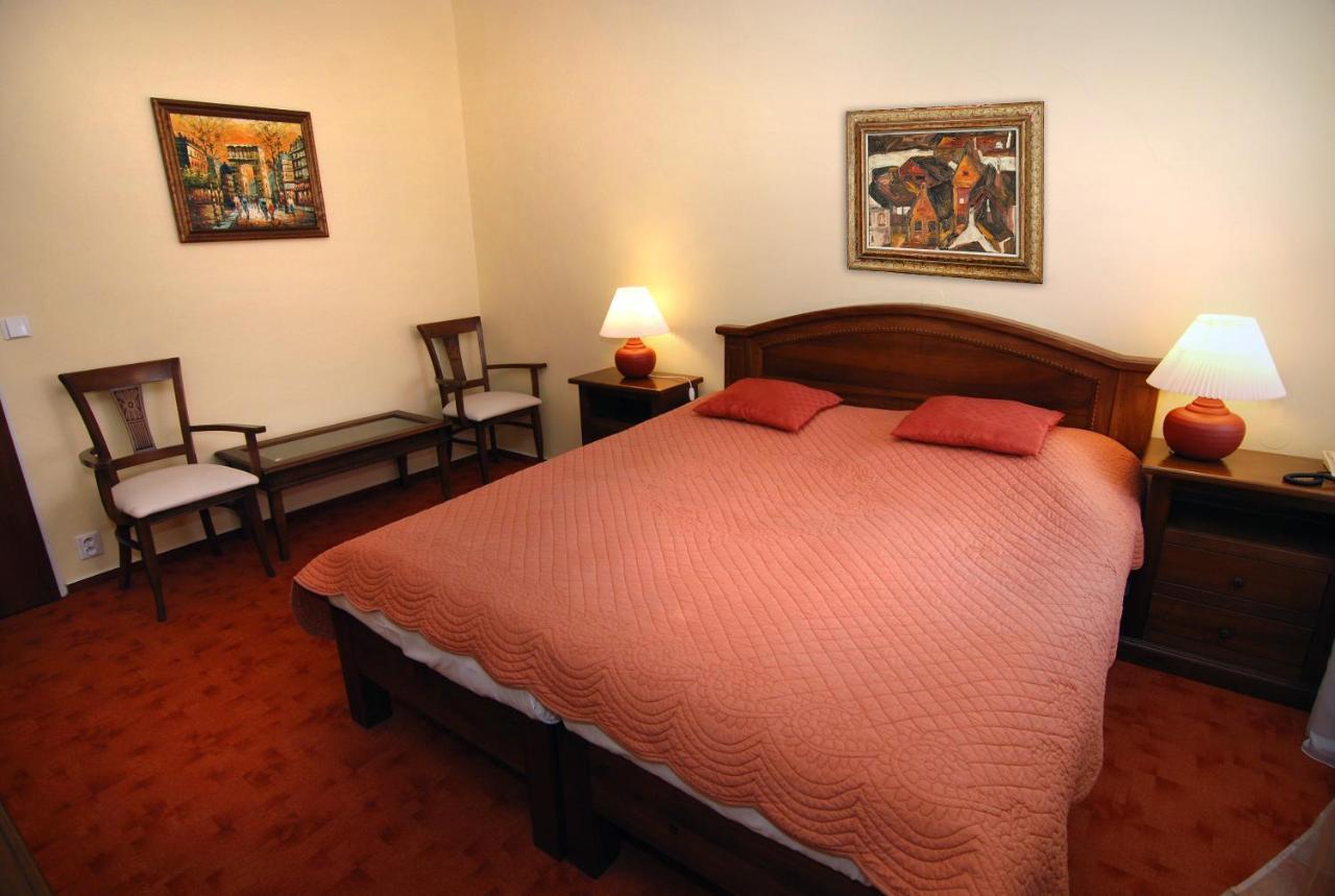 Hotel Bila Ruze Písek Extérieur photo