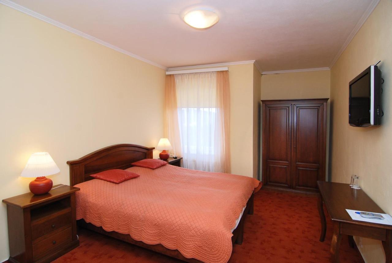 Hotel Bila Ruze Písek Extérieur photo