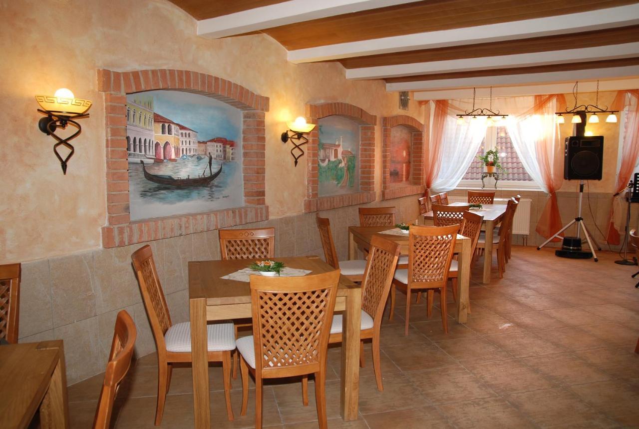 Hotel Bila Ruze Písek Extérieur photo