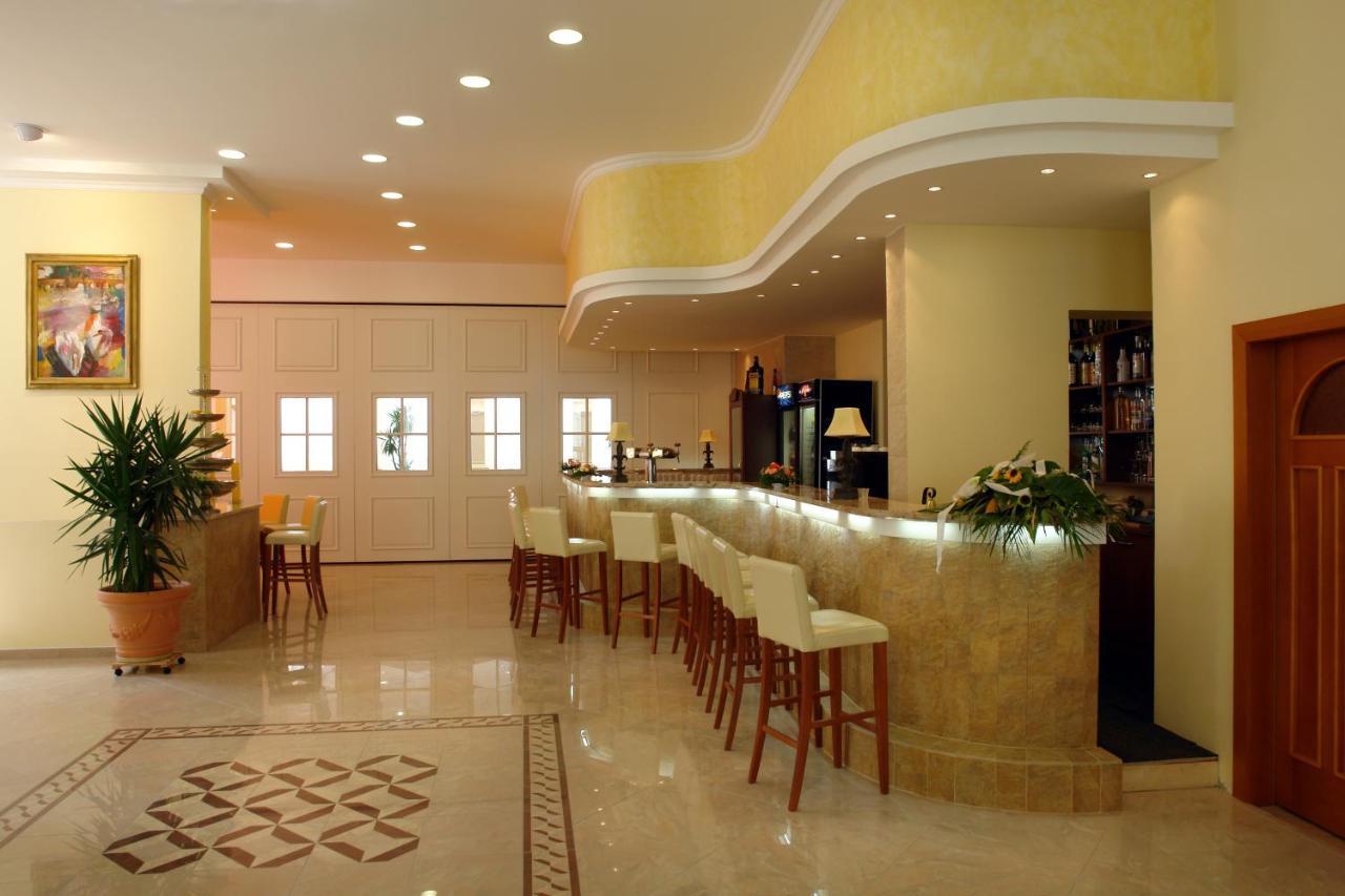 Hotel Bila Ruze Písek Extérieur photo