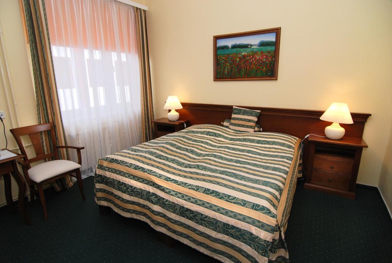 Hotel Bila Ruze Písek Extérieur photo