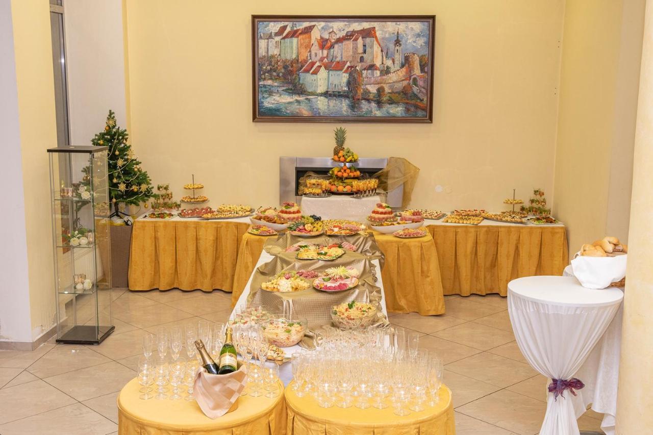 Hotel Bila Ruze Písek Extérieur photo