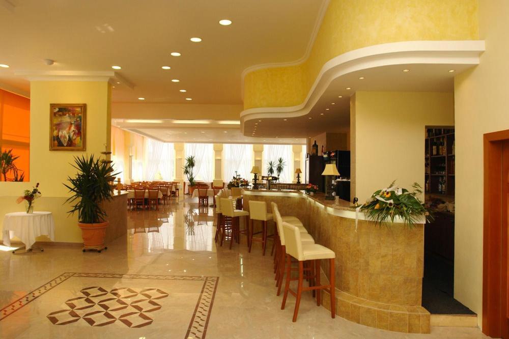 Hotel Bila Ruze Písek Extérieur photo